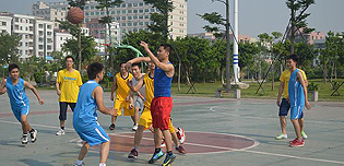 巴西的足球，硕日的篮球