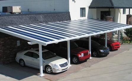 停车发电两不误 “太阳能绿色”车棚引围观