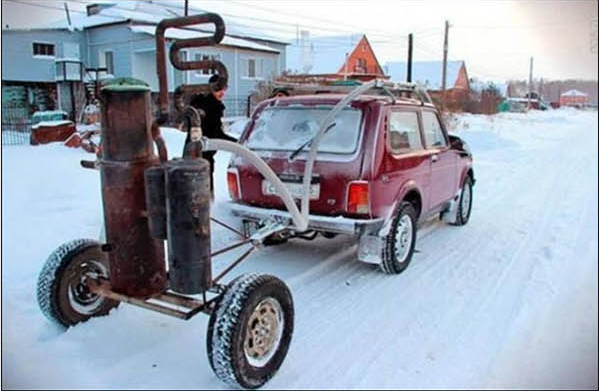 这辆汽车不烧油烧木头