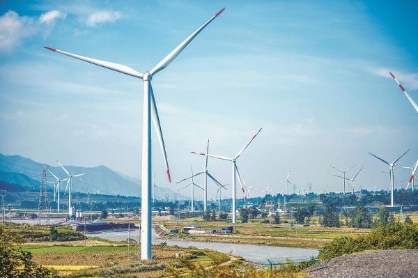 【组图】风电、光伏电站 长征路上看巨变